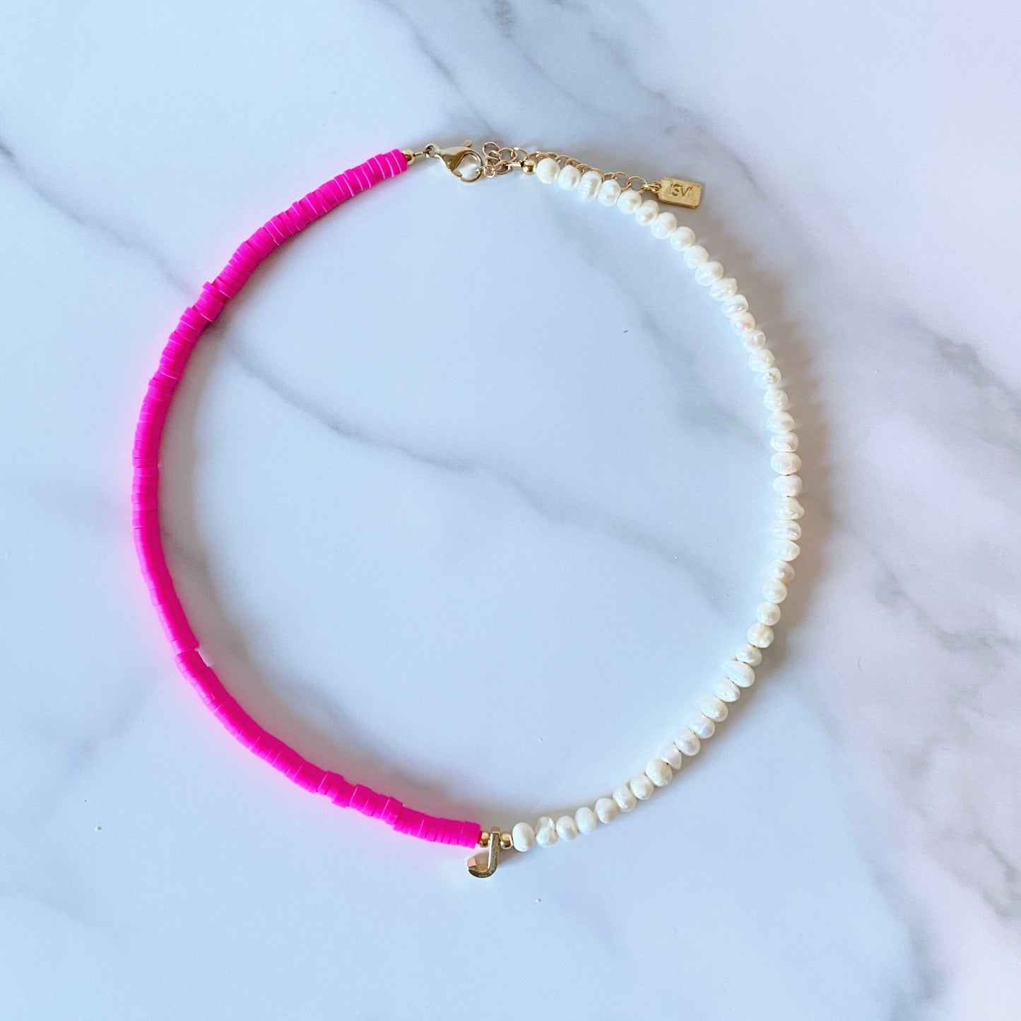 Fuchsia Puka Pearl initial necklace, gold-plated, isvi boutique
