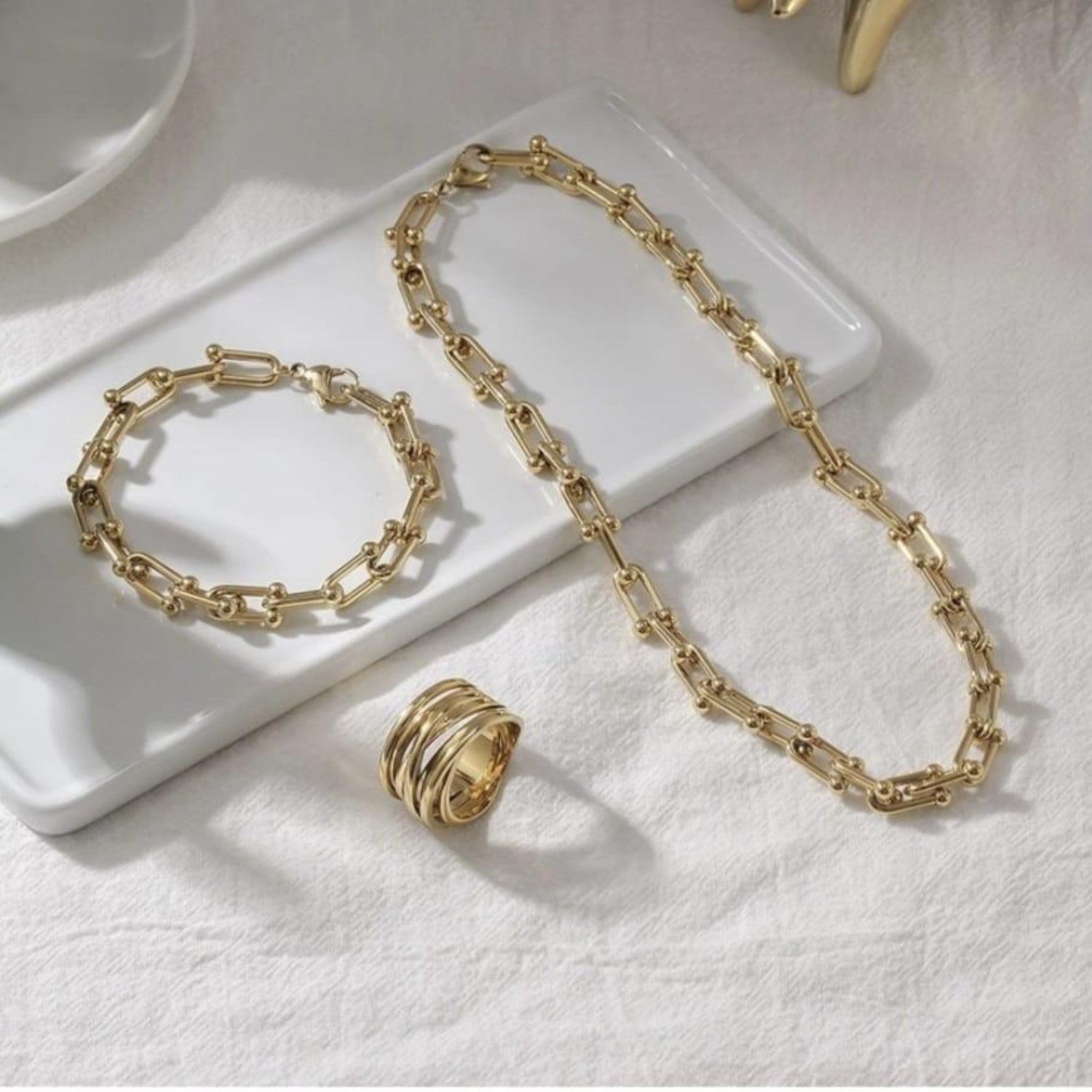 U link Chain jewelry collection, gold-plated over stainless steel, water and sweat resistant jewelry, tarnish resistant jewelry, isvi boutique