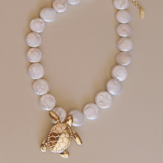 Turtle Charm Pearl Necklace – Handmade with Freshwater Pearls & Gold-Plated Detail