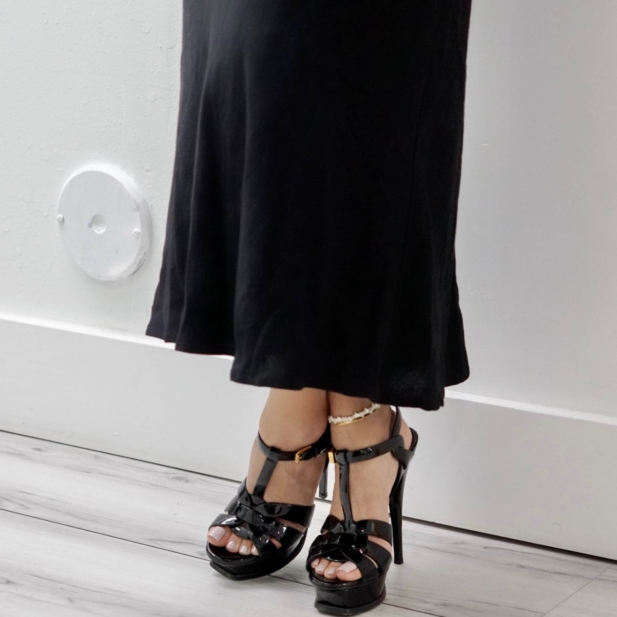 Sara Black Midi Dress
